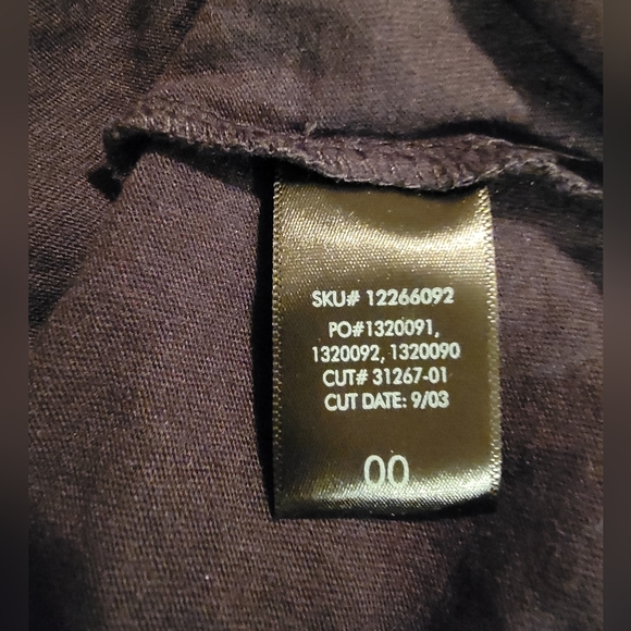 NWT "Does it come in Black?" T-Shirt - Picture 5 of 6